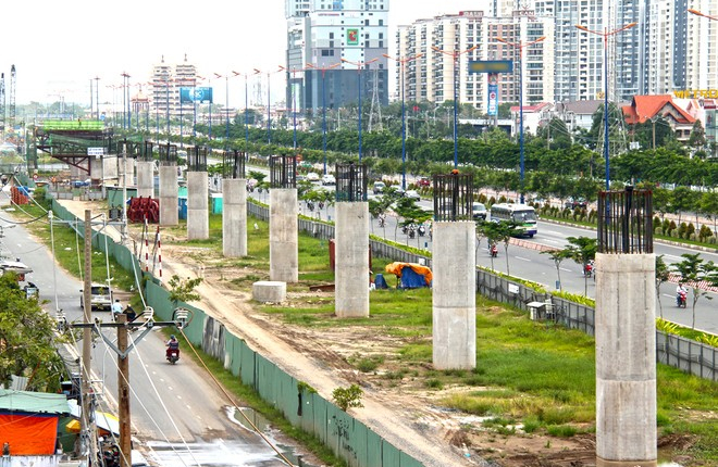 Tuyến Metro Bếnh Thành - Suối Tiên được đang được thi công tại Xa Lộ Hà Nội 