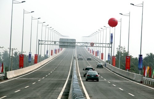 Đường cao tốc thông xe vào ngày 2-1-2014